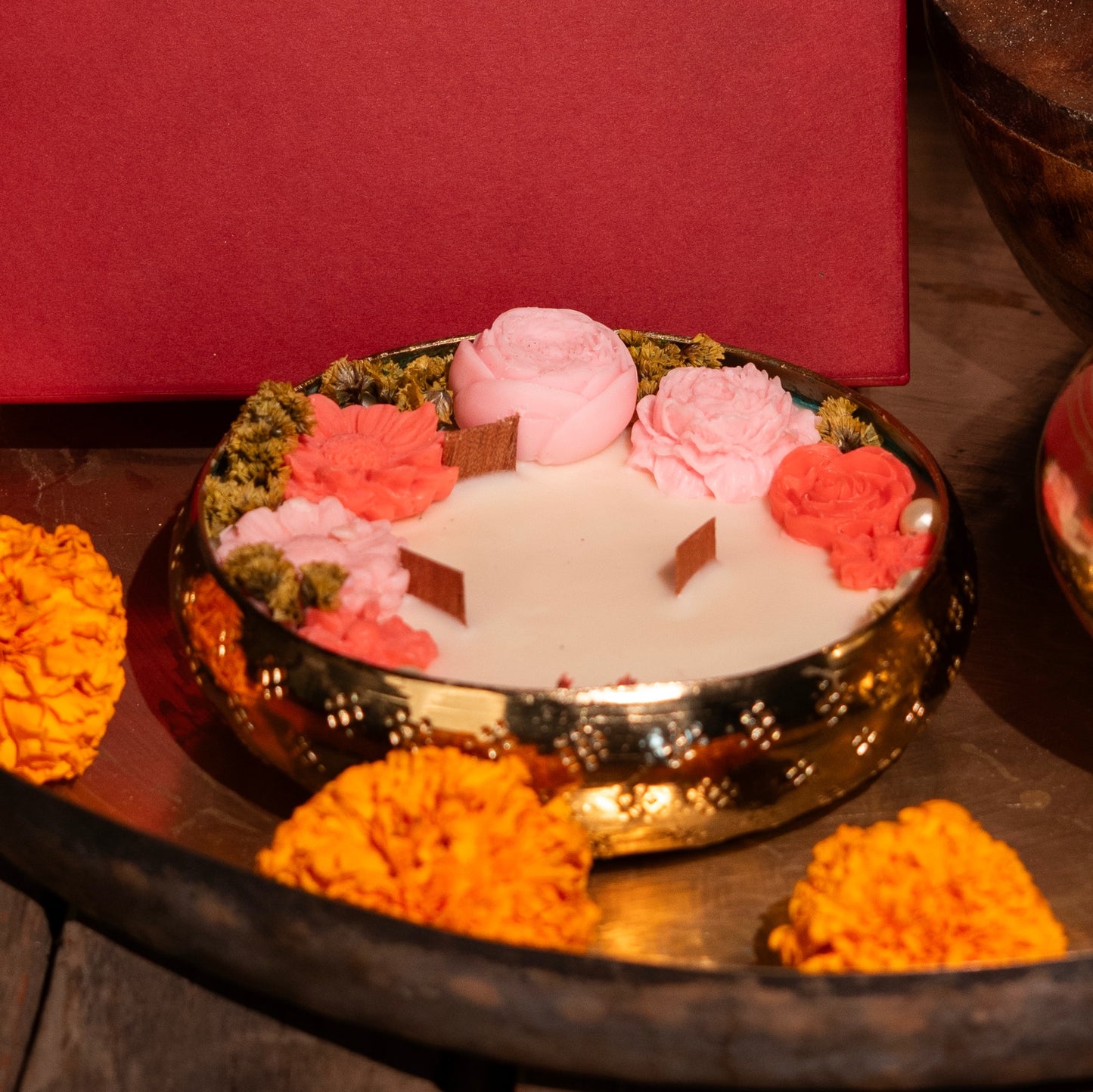 Gulaabi Floral Urli Candle