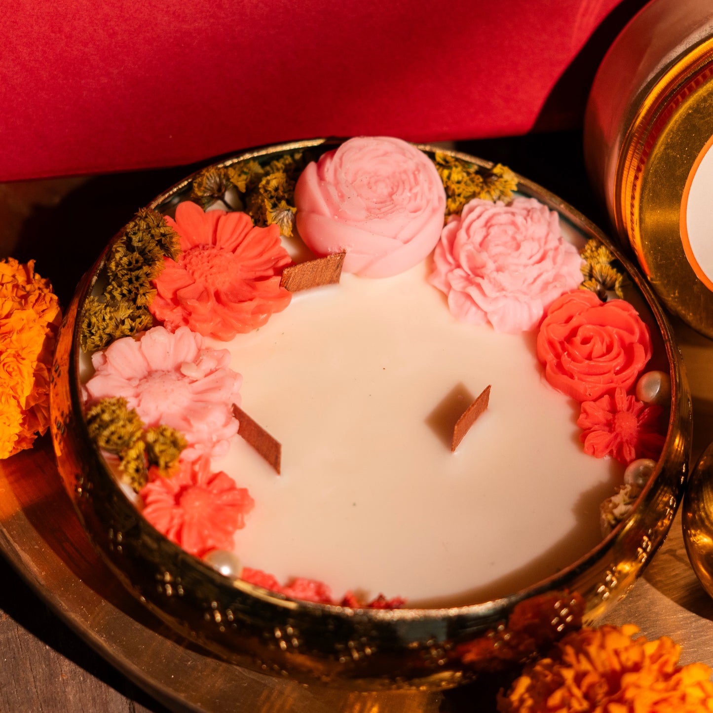 Gulaabi Floral Urli Candle