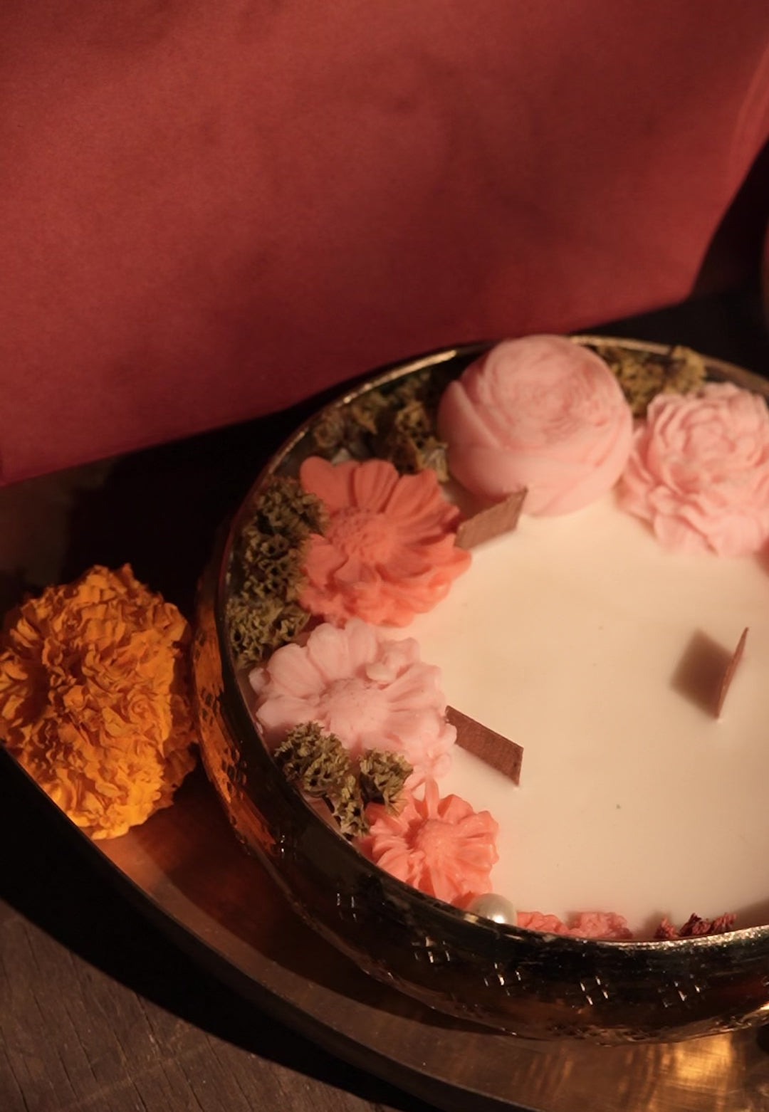 Load video:  Urli candle with premium fragrance